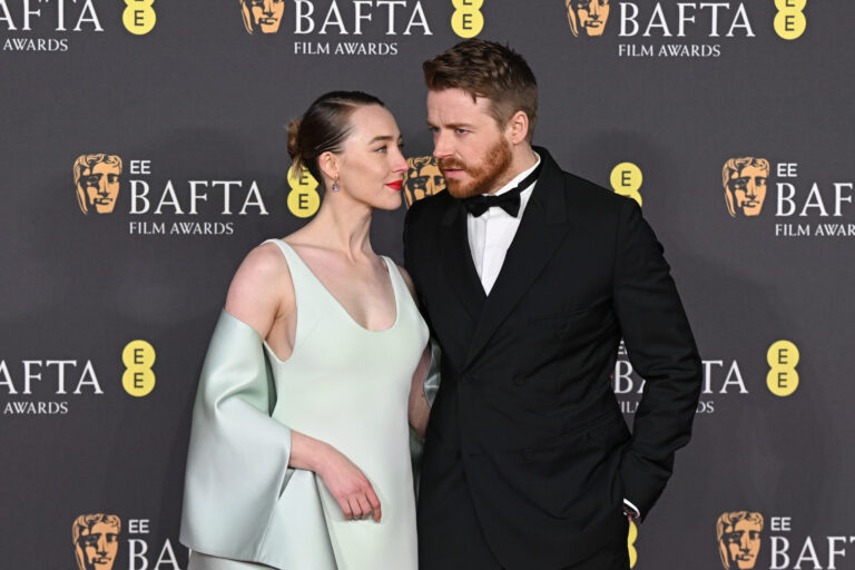 Saoirse Ronan responde al rumor de que su marido Jack Lowden será el nuevo James Bond